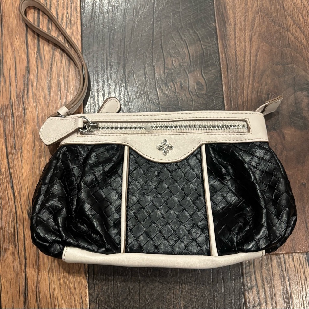 Vera Wang Elegant Black and White Women's Bag in Great Condition